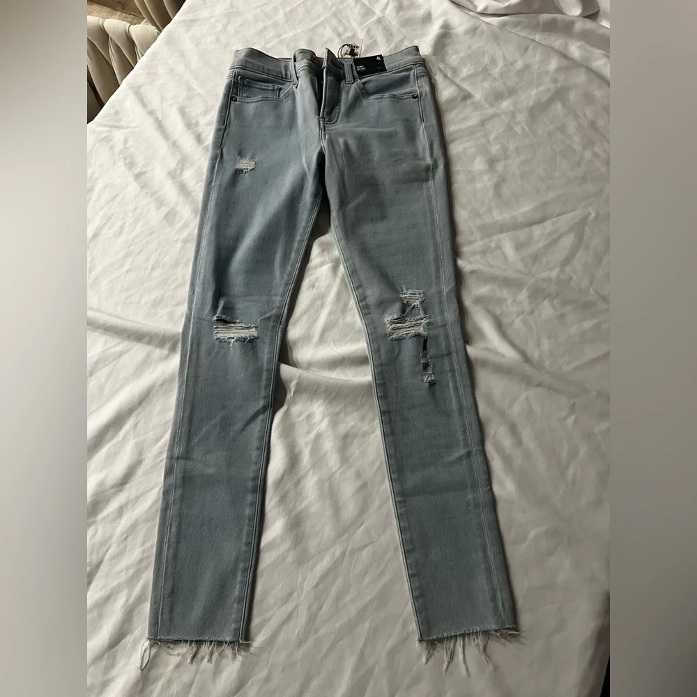 Express Women's Light Blue Skinny Jeans - Picture 2 of 3